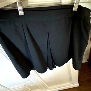 EUC TAIL skort approx 14”